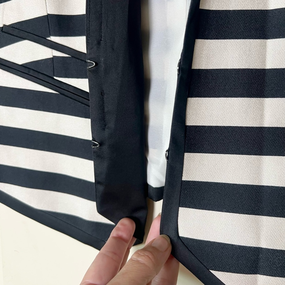 Ann Taylor Black and Ivory striped blazer New with tags size 6 - Picture 5 of 8